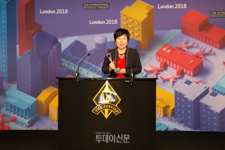 [포토] IBA 시상식서 금상 수상한 하나로애드컴 손정희 대표