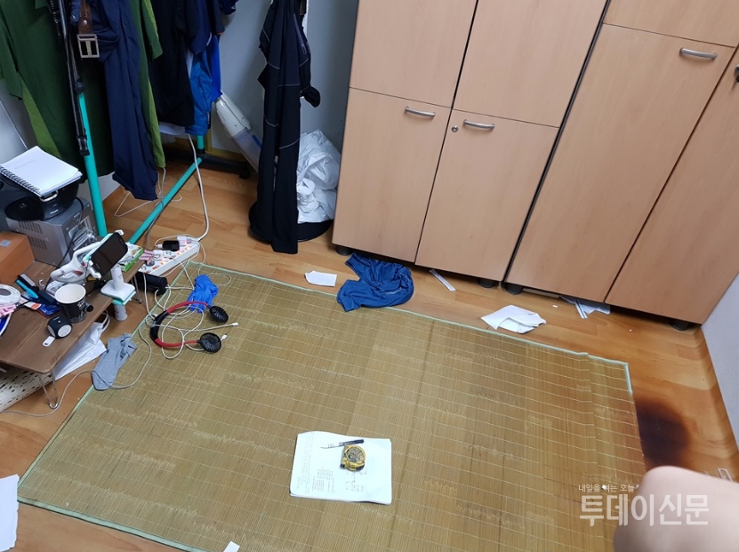 휴게실서 숨진 서울대 청소노동자…곰팡이 냄새 코 찌르고, 창문·에어컨도 없어