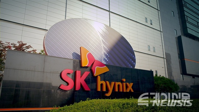 SK하이닉스, 인텔 낸드사업 부문 인수…기업용 SSD 등 고부가가치 사업 강화