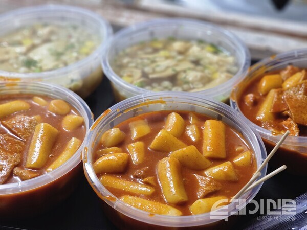 K-푸드 열풍에 떡볶이 수출 급증...CJ·삼양 웃었다
