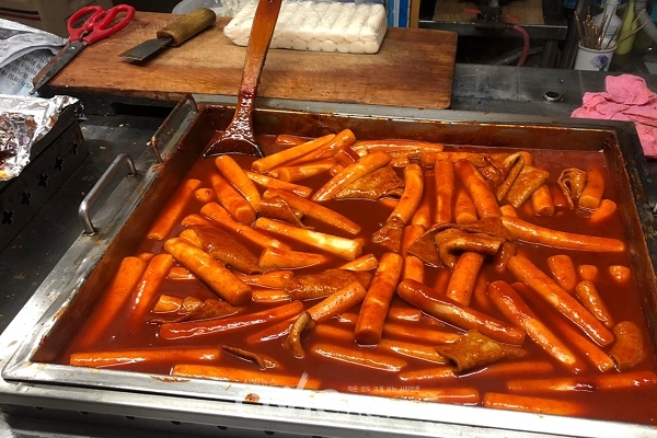 부산 금정시장 명물, 영국이네 떡볶이는 할머니 손맛이야!