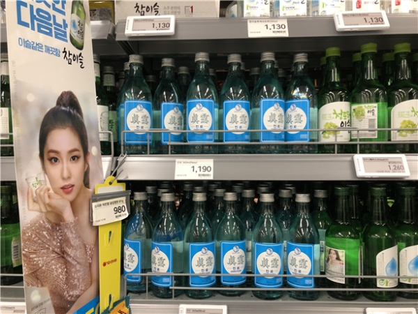 진로 이즈 백이 이끄는 식품∙유통업계 뉴트로 열풍