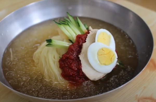부산 밀면, 회국수, 팥빙수, 해신탕...여름철 부산 별미 열전