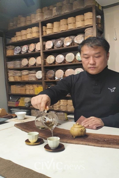 다동(茶童)에서 다인(茶人)으로 40년 차와의 동행...다정(茶情) 박기봉 선생의 차 이야기
