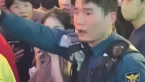 사람이 죽어가요, 도와주세요 이태원서 목 쉬도록 외친 경찰관