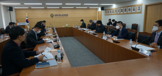 건설업계 코로나19 고용유지지원금 현장 적용 어려워…건설 노사정 대화 시작