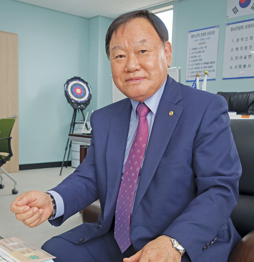 김윤태 대한노인회 충남 서천군지회장 홀몸 어르신들 공동생활 가능한 경로당 많이 지었으면…
