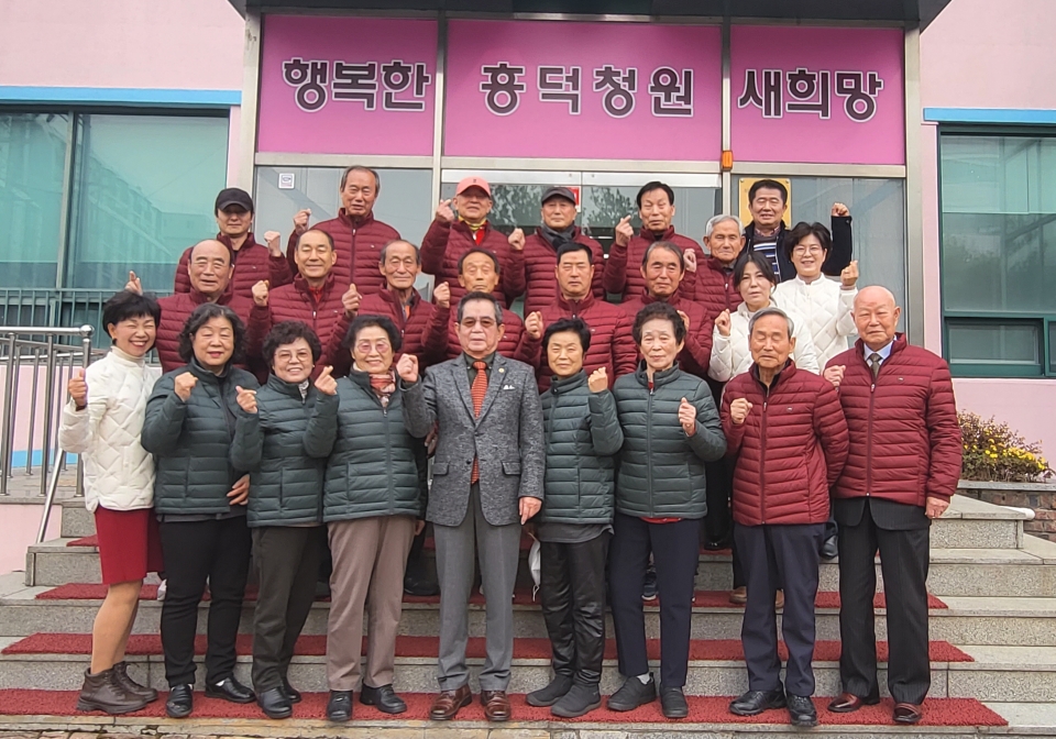 대한노인회 충북 청주시 흥덕청원구지회, 자문위원회서 분회 사무장에 겨울 패딩점퍼 지원