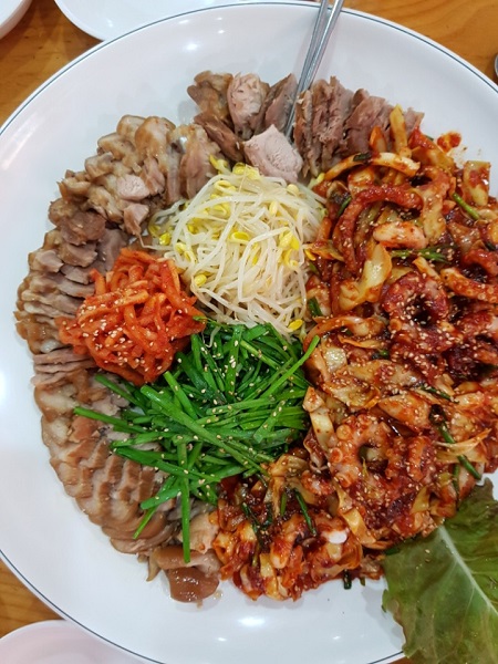 공주 맛집, 산성시장 공주낙지마을에서 맛보는 낙지보쌈삼합 눈길