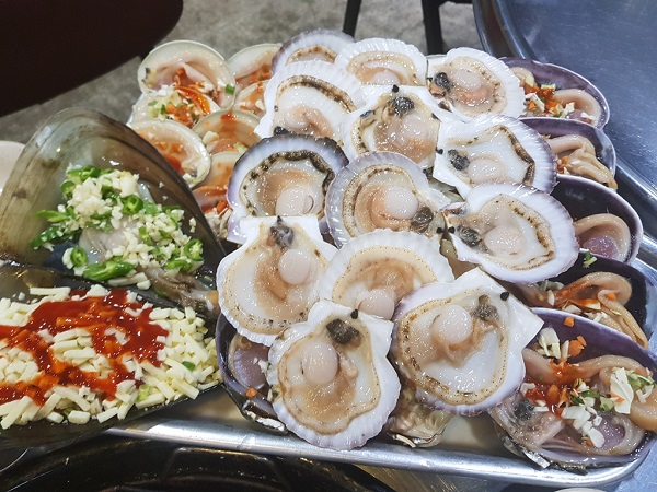 조개구이 세트메뉴로 유명한 강릉 현지인 데이트코스 맛집은? 교동택지 조개구이 무한리필 강릉 조개마을