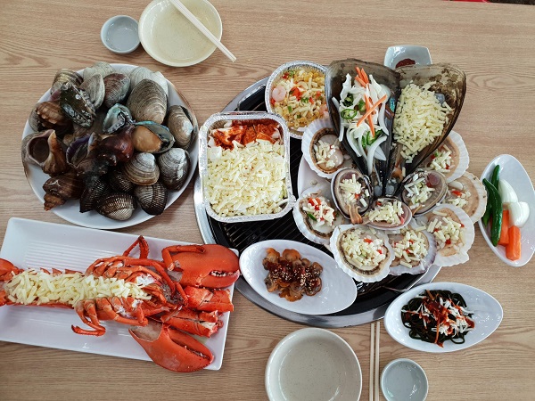 와라와라조개구이, 싱싱한 회와 탕·구이로 소문난 을왕리 맛집
