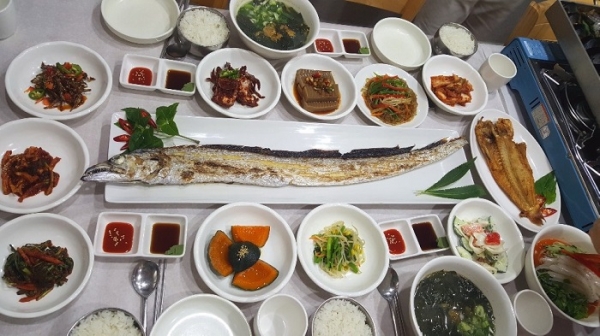 제주도 서귀포 중문관광단지 맛집 기원뚝배기 해물갈치조림 먹으면 서비스로 한치물회, 옥돔구이 제공