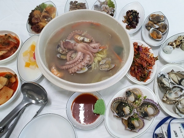 마섬포구에서 어부가 직접 잡은 싱싱한 횟감 맛볼 수 있는 당진 맛집 영훈네 횟집