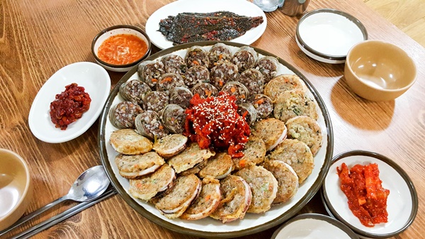 속초 아바이마을 추억의 맛, 전통 순대 맛집에서 만나다