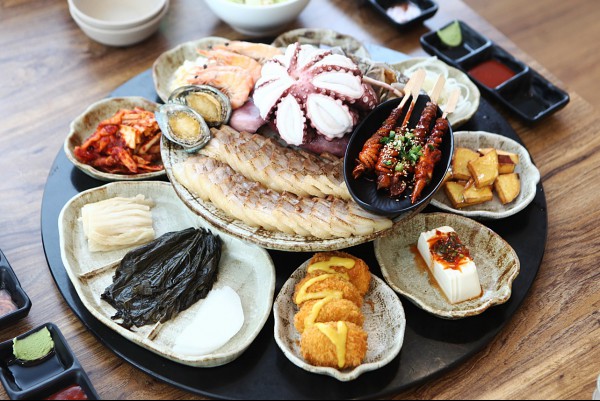 안양 맛집 대왕해물문어보쌈 제철 해산물과 보쌈을 한판으로 즐긴다