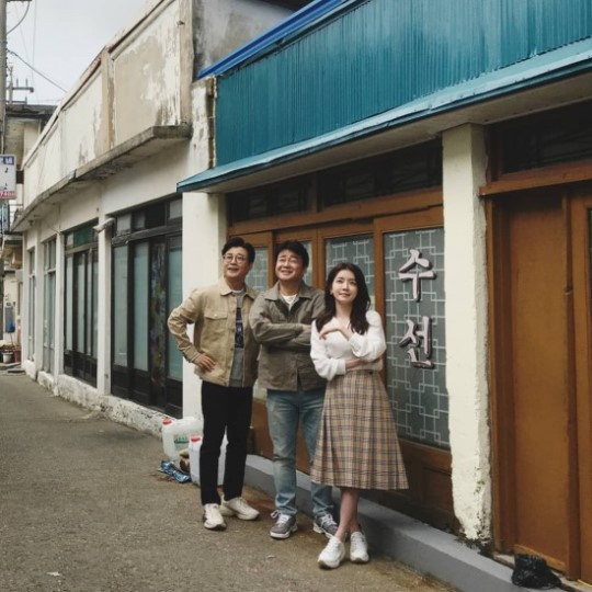 정인선, 백종원의 골목식당 포스터 촬영 인증샷 …눈부신 미모 심쿵