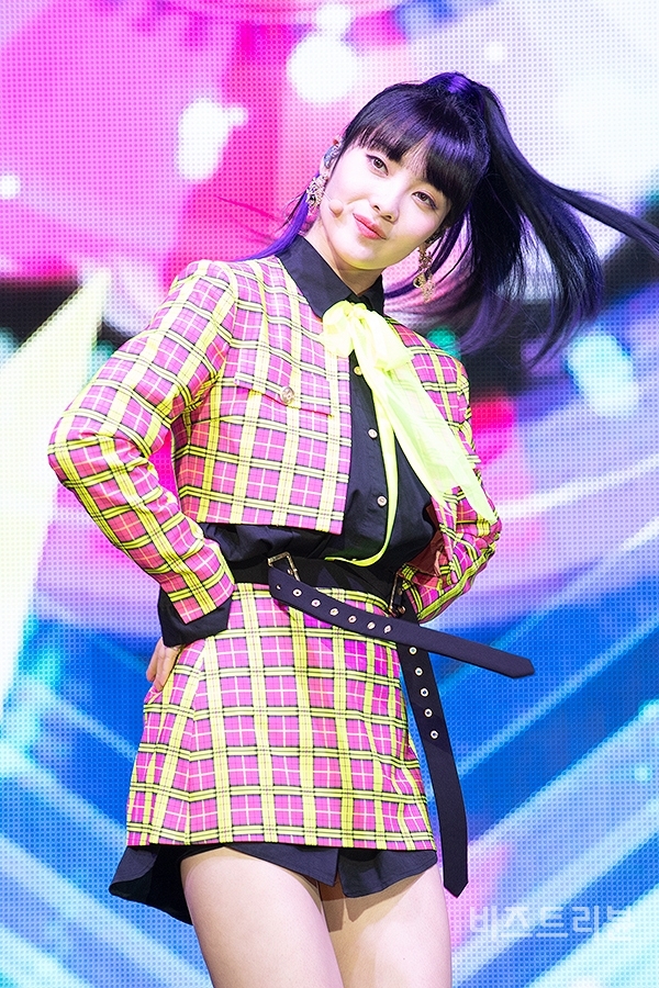 [포토] 위키미키 루시, 포니테일 헤어가 찰랑찰랑 (위키미키 락앤롤 컴백 쇼케이스)