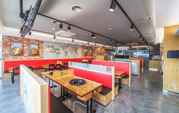 K-푸드, 이제는 닭갈비의 시대...트렌디한 유가네 화제