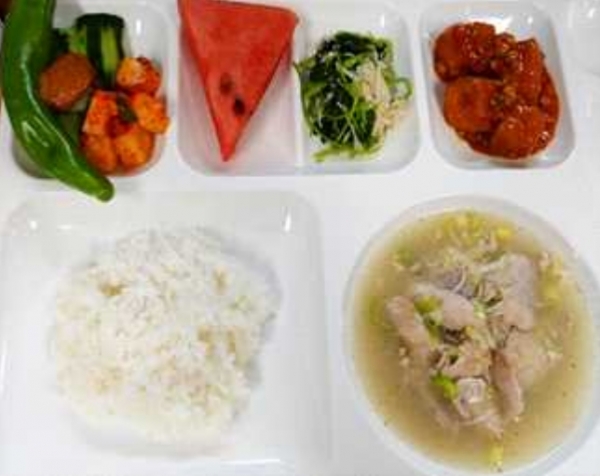 맛과 건강이 함께하는 맞춤형 학교식단 - 삼계탕