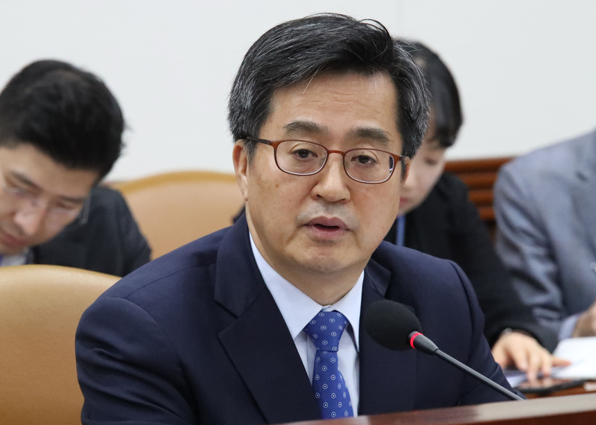 김동연 부총리, 부동산 정책 엇박자 논란에 “소통 참 어렵네”