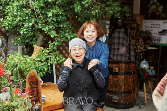 딸아이는 성장해 엄마의 미싱 소리에 반응했다-연희데코2050