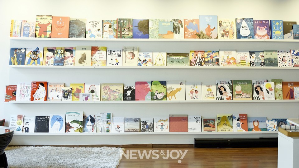 찾아가는 목회 위해 전주 외진 동네에 살림책방 차린 목사 바울처럼 텐트 메이킹 사역 필요