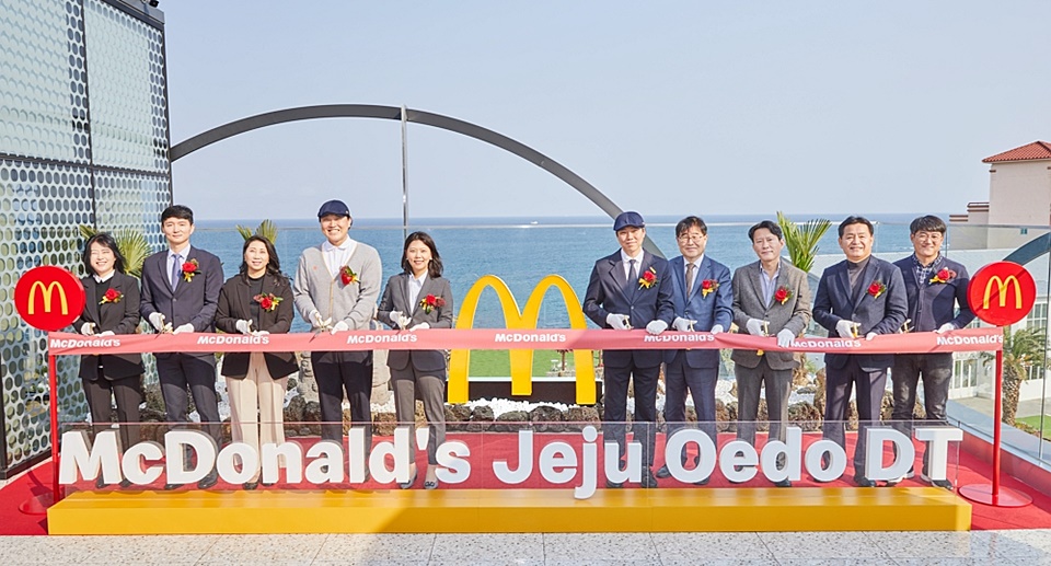 맥도날드, 파노라마 오션뷰 제주외도 DT점 문 열어