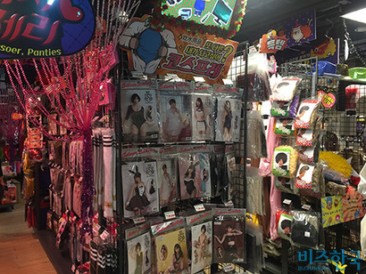 [현장] 20대 데이트코스 된 성인용품점, 달아오른 출점 경쟁