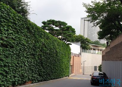 최고 부촌 이태원언덕길, 삼성 이서현·신세계 이명희 새 집 들어선다