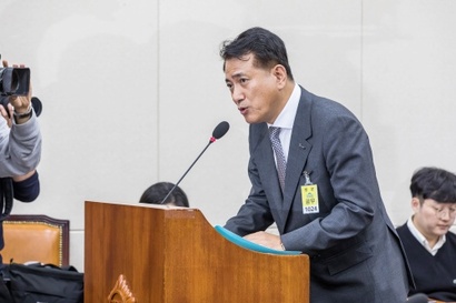OK금융 최윤 회장 일가 횡령·배임으로 고발돼…계열사 정체 드러날까