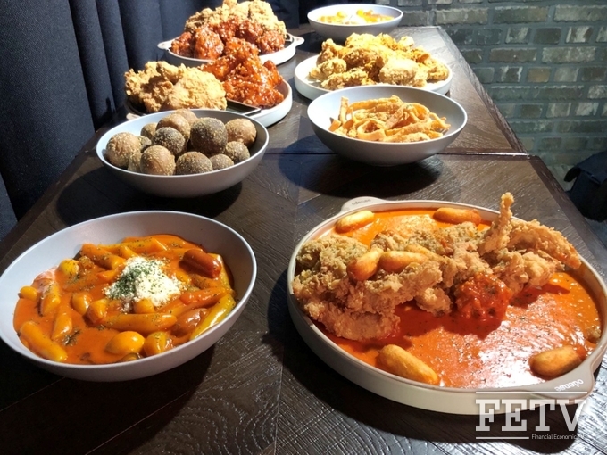 “MZ세대 정조준”…‘치킨’과 ‘공간’에 젊은 감성 입힌 BBQ