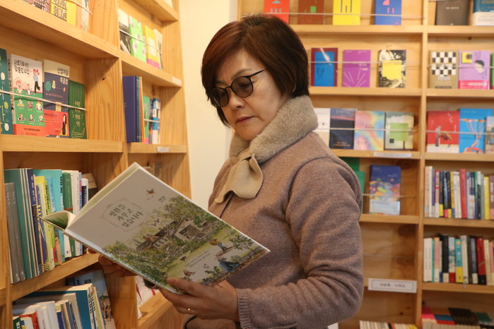 [동네책방] “바이허니가 마을에서 문화 허브 역할을 하는 공간이길 바라요” 책방카페 바이허니 박태숙 대표
