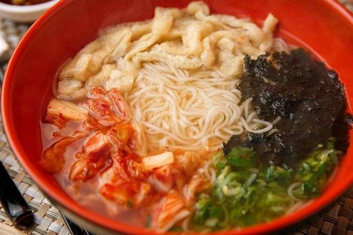 호로록 잔치국수 vs 오동통 우동···쌀쌀한 날씨에 딱 하나만 먹을 수 있다면?