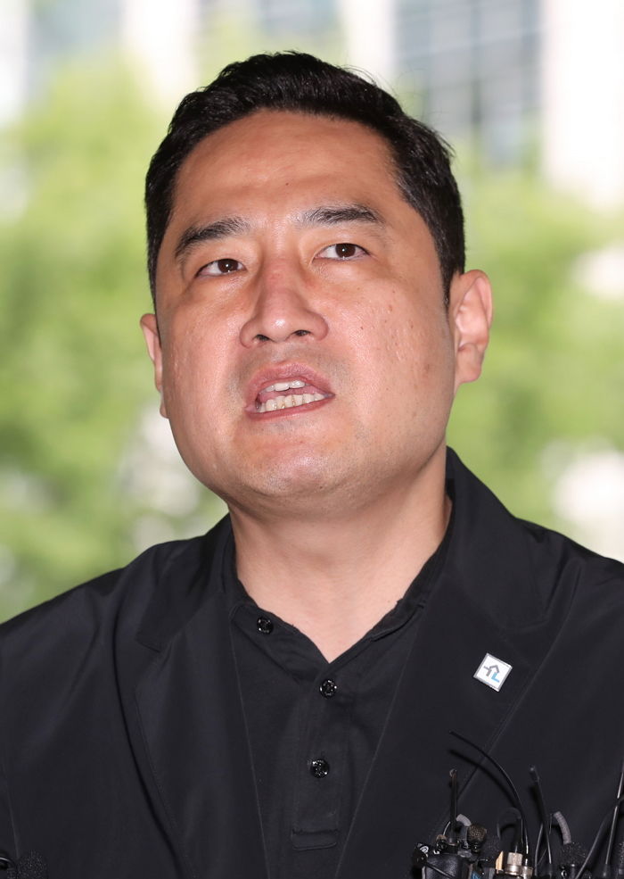 가세연 강용석, 문 대통령 관련 허위사실 유포로 경찰 체포