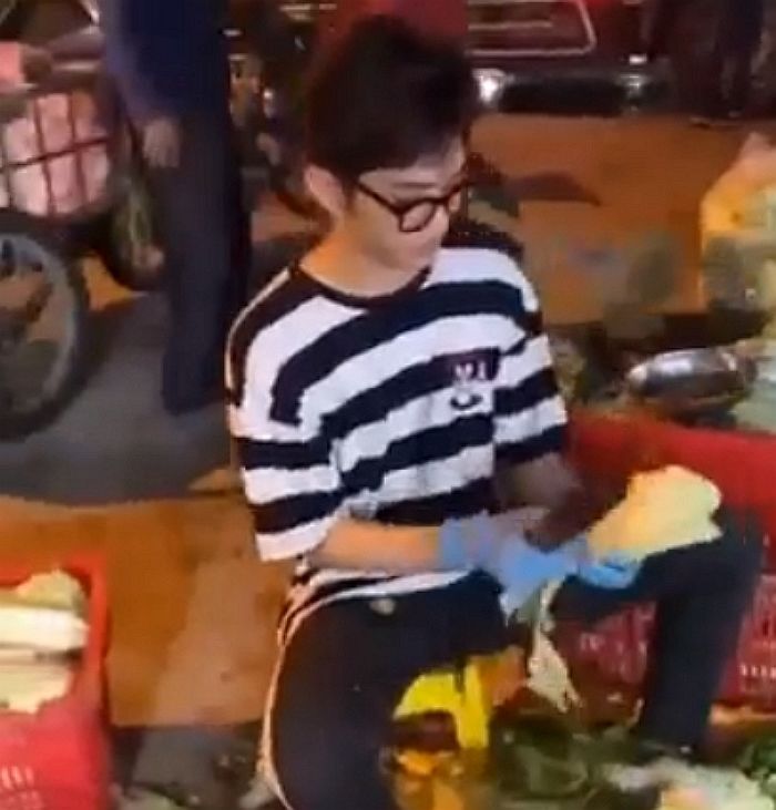 시장서 배추 나르는 알바생의 반전 정체에 매출 급증한 야채 가게