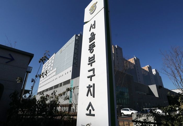수건 흔들며 살려달라는 수감자들···집단 감염 터진 서울 동부구치소 상황
