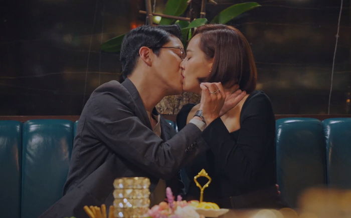 이지아 배신하고 엄기준과 19금 키스로 불륜 시작한 펜트하우스 유진 (영상)