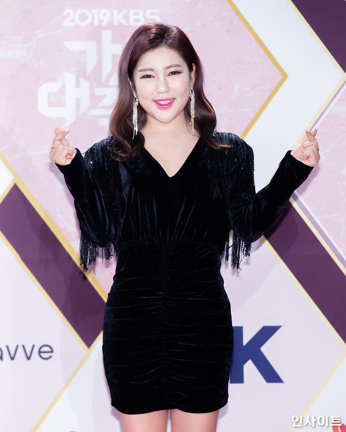 돈 벌더니 명품관만 매일 드나든다는 명품 중독 루머 해명한 송가인