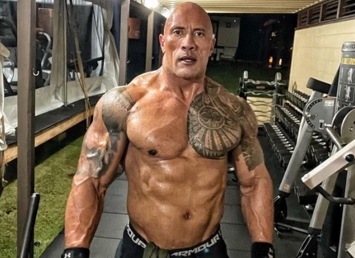 더락 드웨인 존슨이 레슬링 너무 잘하자 도시락에 X 테러해 괴롭힌 WWE 선수들