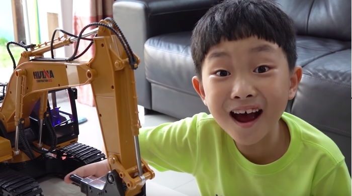 키즈 유튜버 16살 될 때까지 부모가 수익 못 쓰게 막는 법안 발의