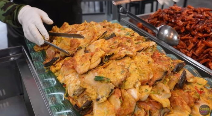 손님들 모두 사장님 미쳤다며 싹싹 비우는 6천원짜리 대구 한식뷔페 (영상)