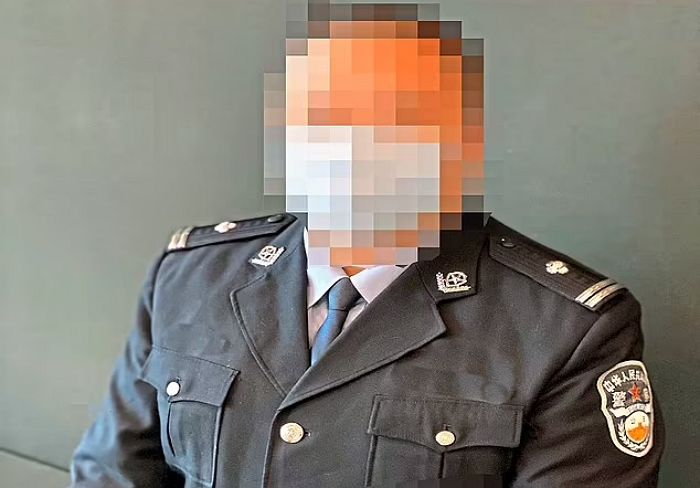 고문 의자·성기에 전기 충격...전직 중국 공안이 폭로한 위구르 수용소의 끔찍한 고문 수준