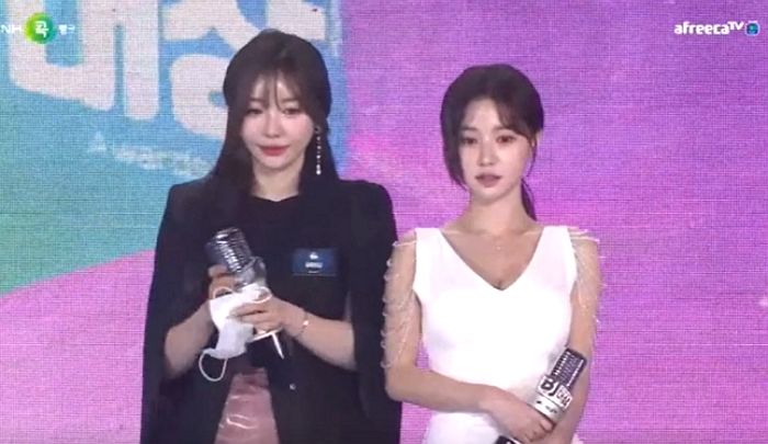 캠보다 더 예쁘다고 난리난 아프리카 탑티어 여캠 금화&화정의 공방 미모
