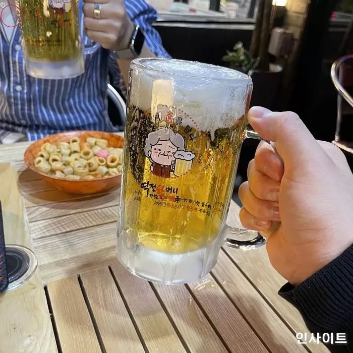 살얼음 생맥 2200원에 팔던 역전할머니맥주 1천억원에 팔렸다