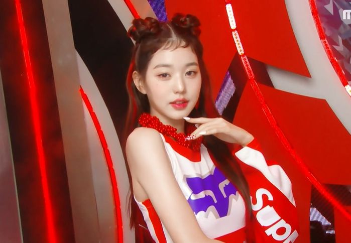 난해한 트위티뱅 헤어마저 완벽 소화한 아이브 장원영 오늘자 모습 (영상)