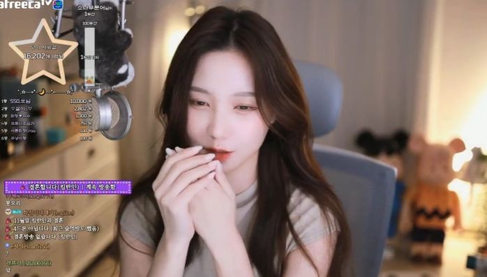 팬클럽 회장과 결혼하는 아프리카 여캠 화정이 결혼식 꼭 와달라 간청한 남자 정체 (+BJ)