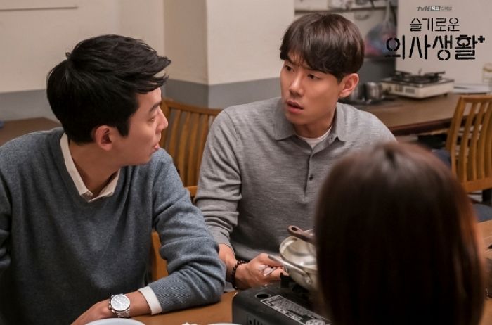 칼국수집 가서 왕만두 4개 시켰는데, 한 명이 2개 먹어...절친 네 명의 최후