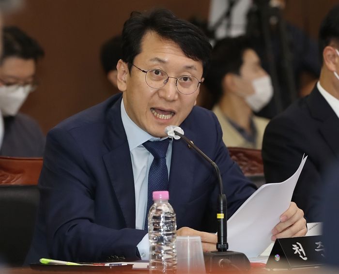 源룷怨듯빆뿉 굹궗뜕 '二쇱감鍮뚮윴' 李...씠옱紐 몴쓽 鍮꾩꽌떎옣 닔뻾슜 李⑤웾씠뿀떎