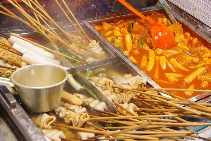 김밥·떡볶이 아무리 팔아도 남는게 없어...계속 사라지는 중인 초등학교 앞 동네 분식집