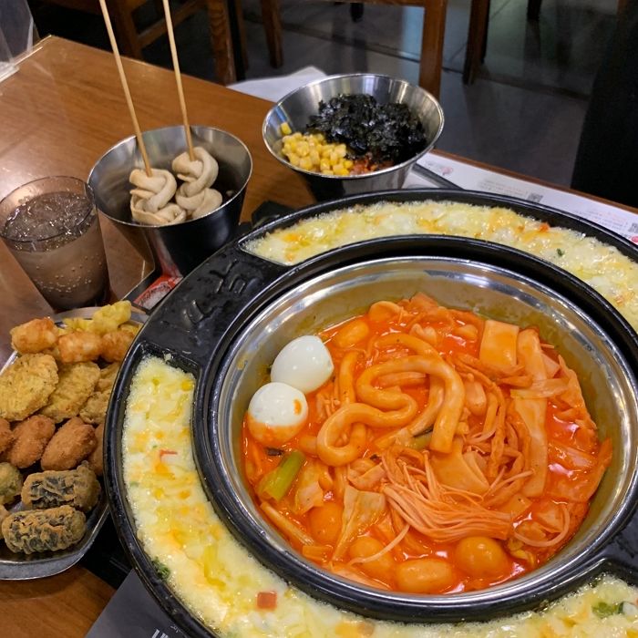 데이트하는 날 두끼떡볶이 가자는 남친에 정떨어진 여성...제가 이상한가요?